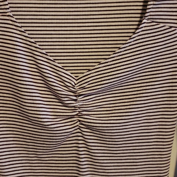 🦋🎁 Striped tight cinched shirt - Picture 2 of 5